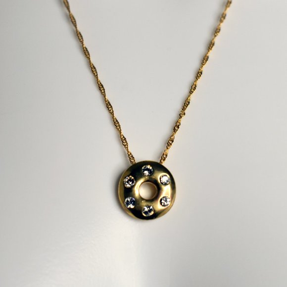 Vintage Jewelry - VINTAGE 70s GOLD PLATED CIRCLE DONUT PENDANT W/ CZ